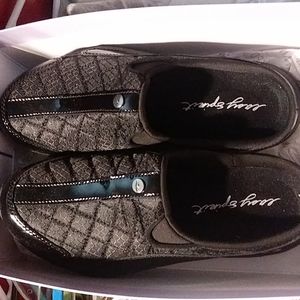 Size 7 black easy spirit slide on shoes